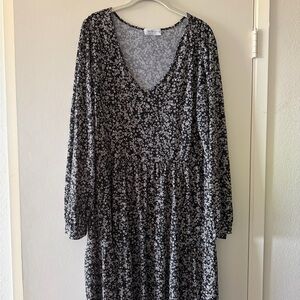 Kaileigh Black and White Floral Long Sleeve Dress